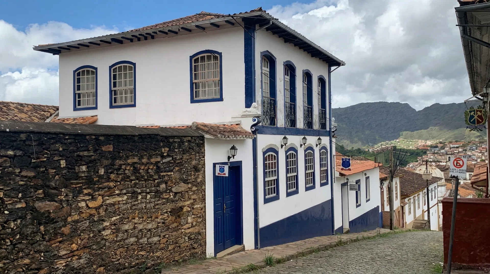 Fachada da sede da A3EM em Ouro Preto